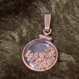 Necklace charm that holds gold